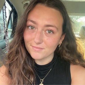Meet your Posher, Caitlin